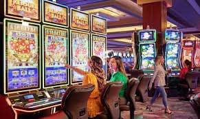 Kontrol permainan Tembak Ikan dengan joystick dan tombol penembakan